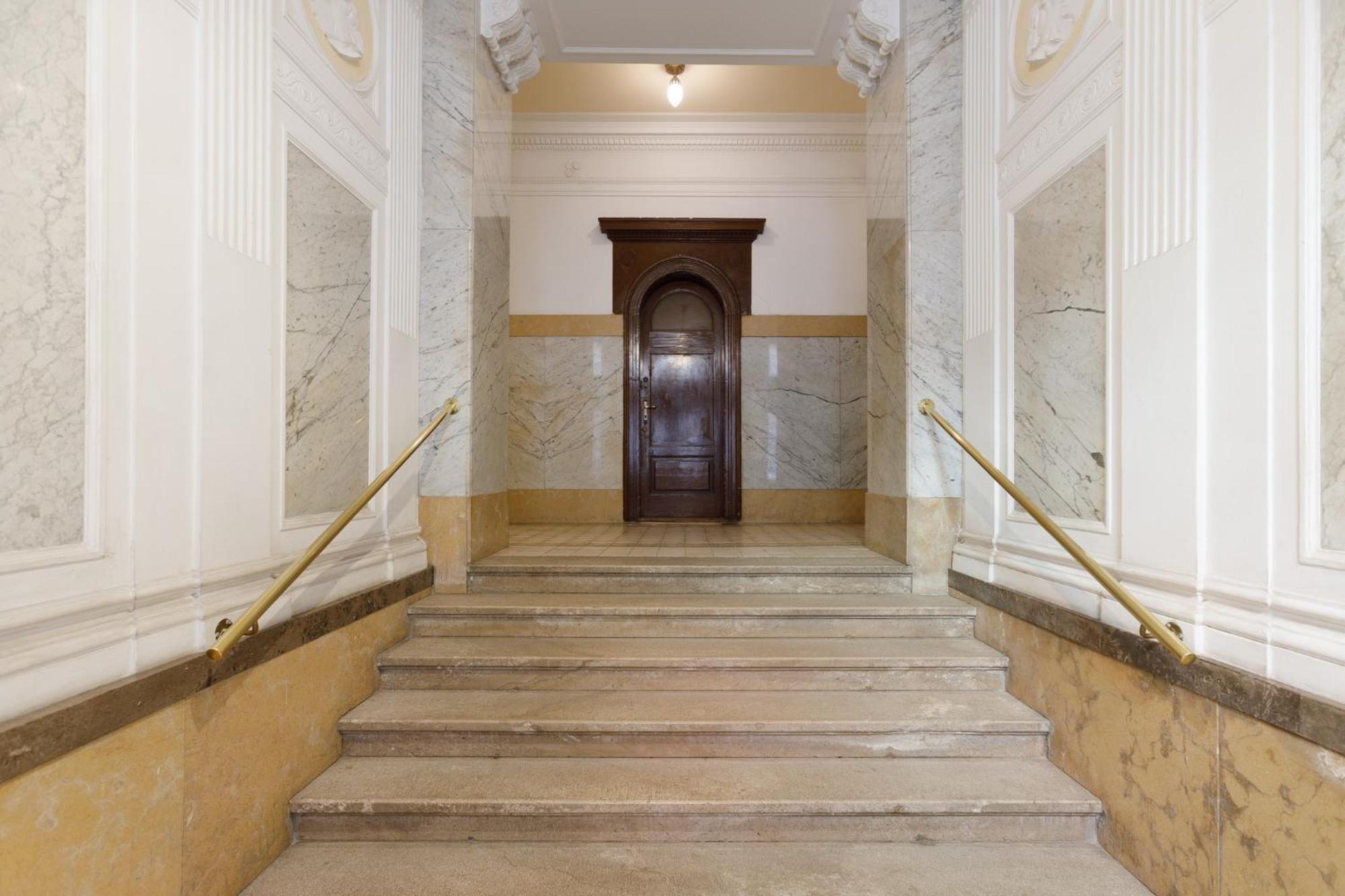 Central Trieste - Elegant City Stay Экстерьер фото
