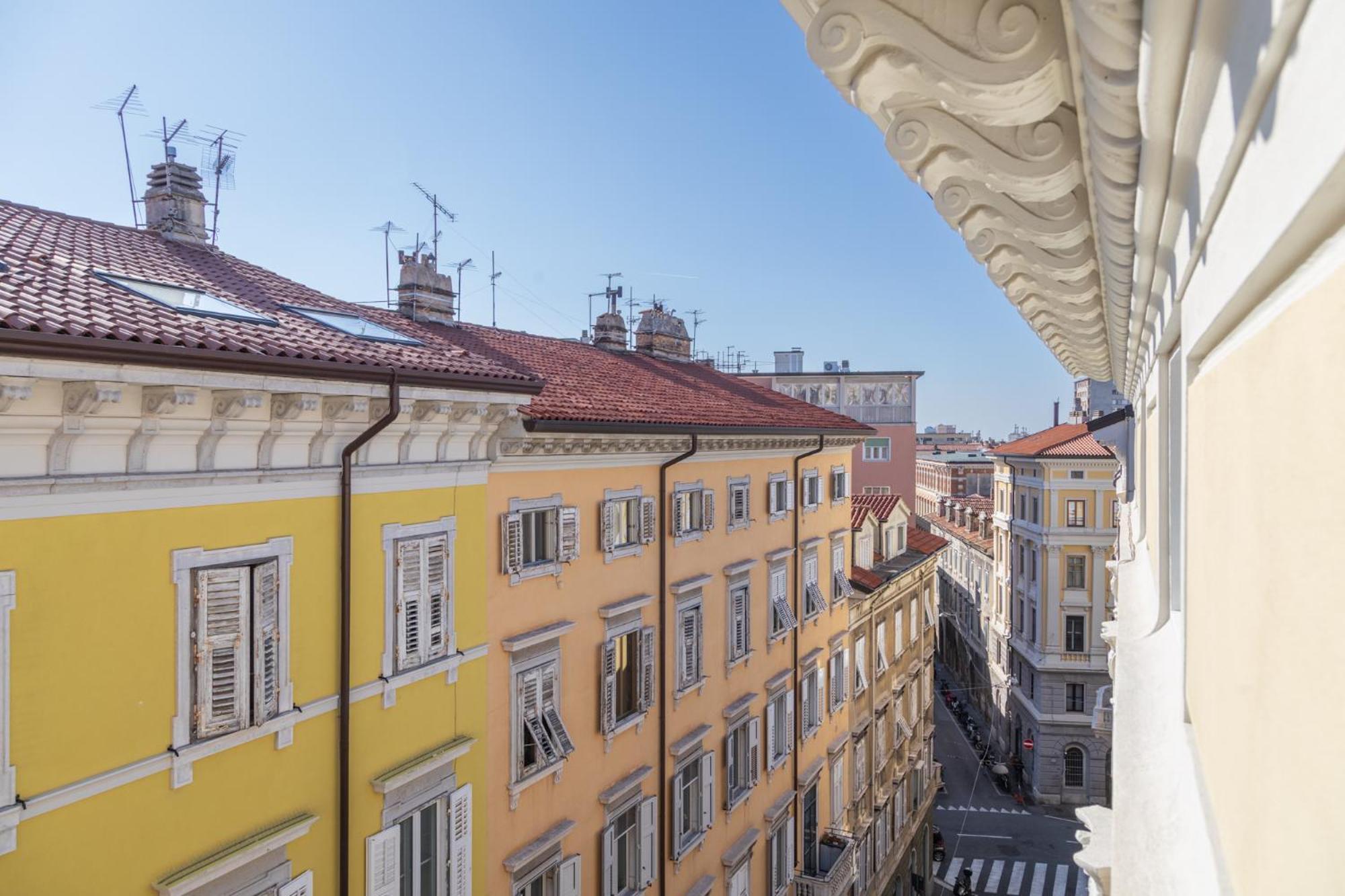 Central Trieste - Elegant City Stay Экстерьер фото