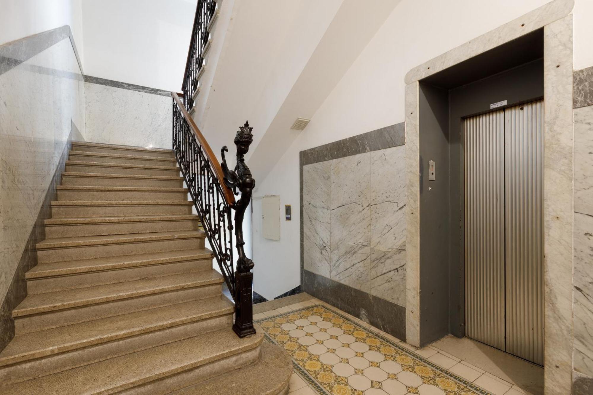 Central Trieste - Elegant City Stay Экстерьер фото