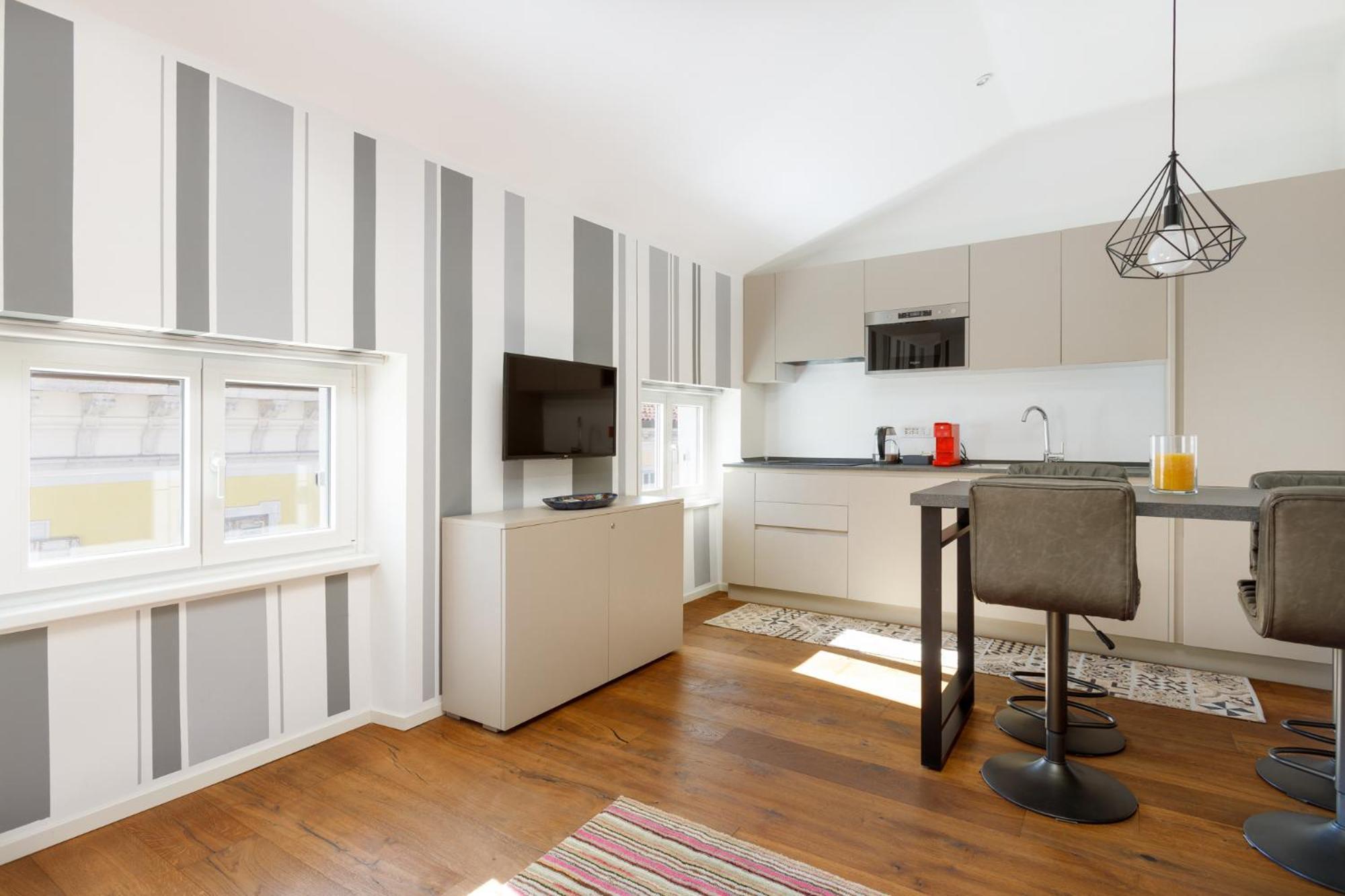 Central Trieste - Elegant City Stay Экстерьер фото