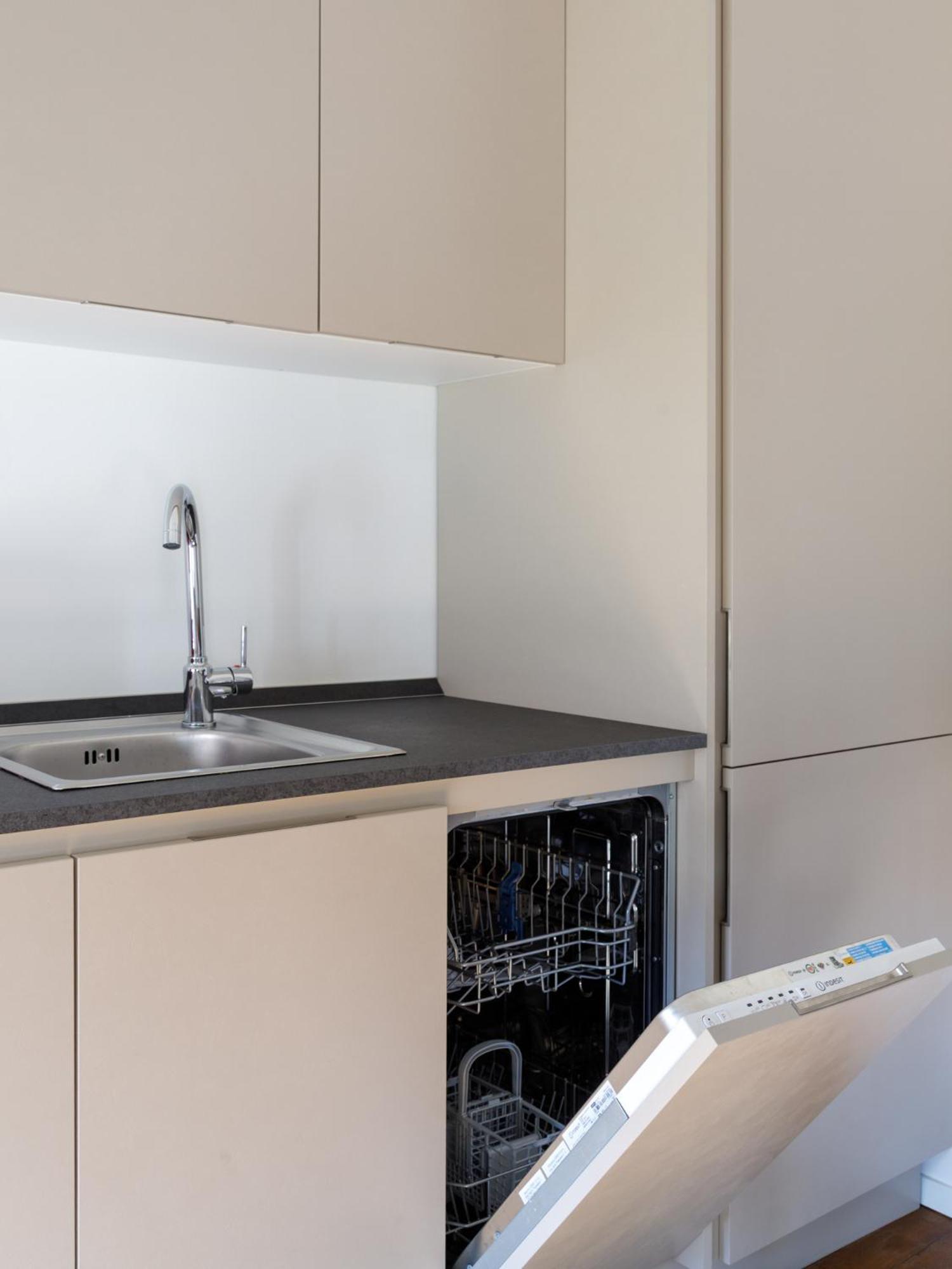 Central Trieste - Elegant City Stay Экстерьер фото