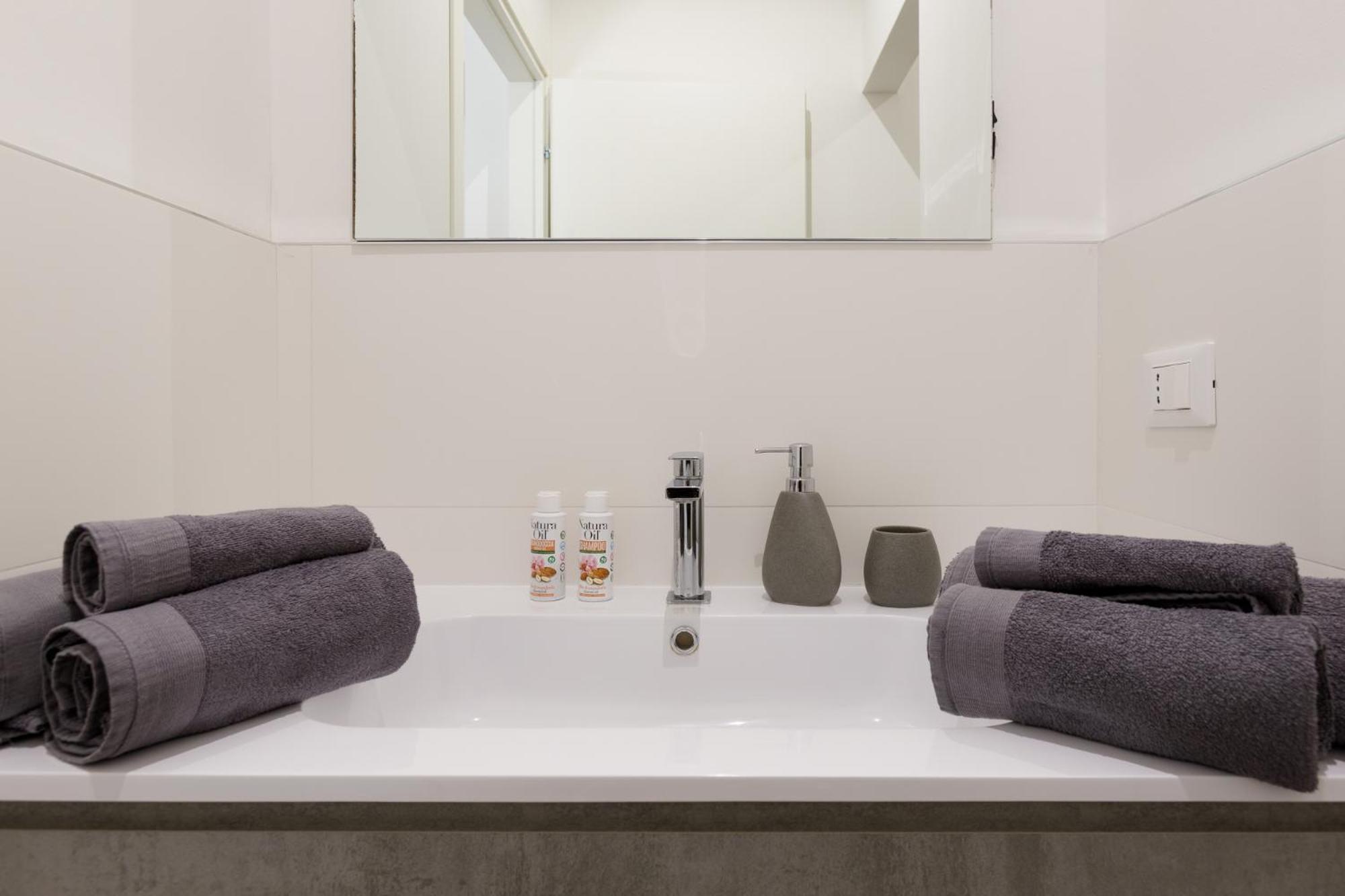 Central Trieste - Elegant City Stay Экстерьер фото