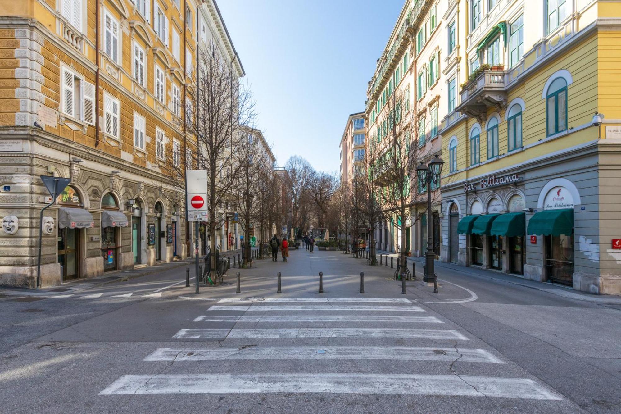 Central Trieste - Elegant City Stay Экстерьер фото