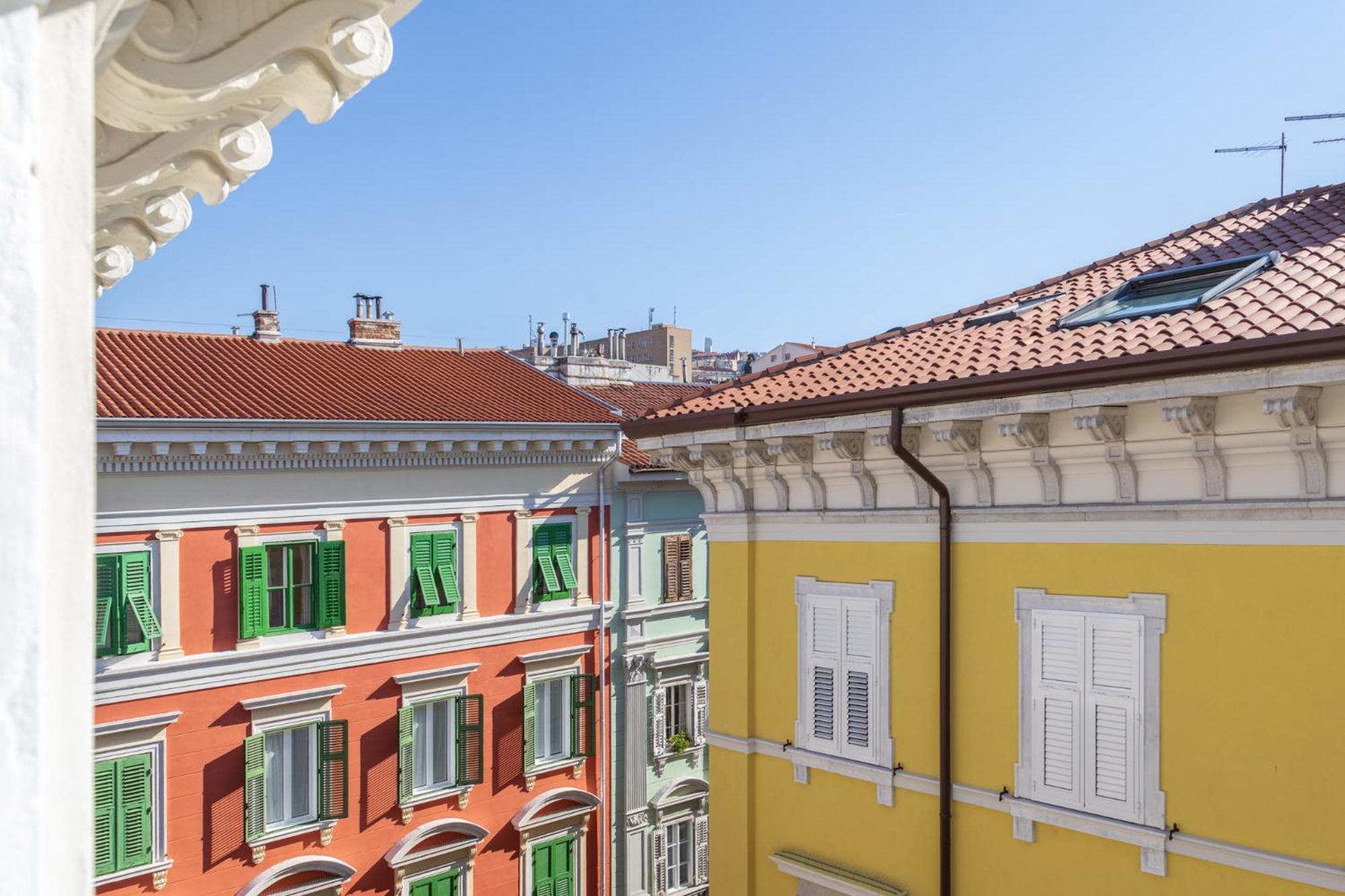 Central Trieste - Elegant City Stay Экстерьер фото